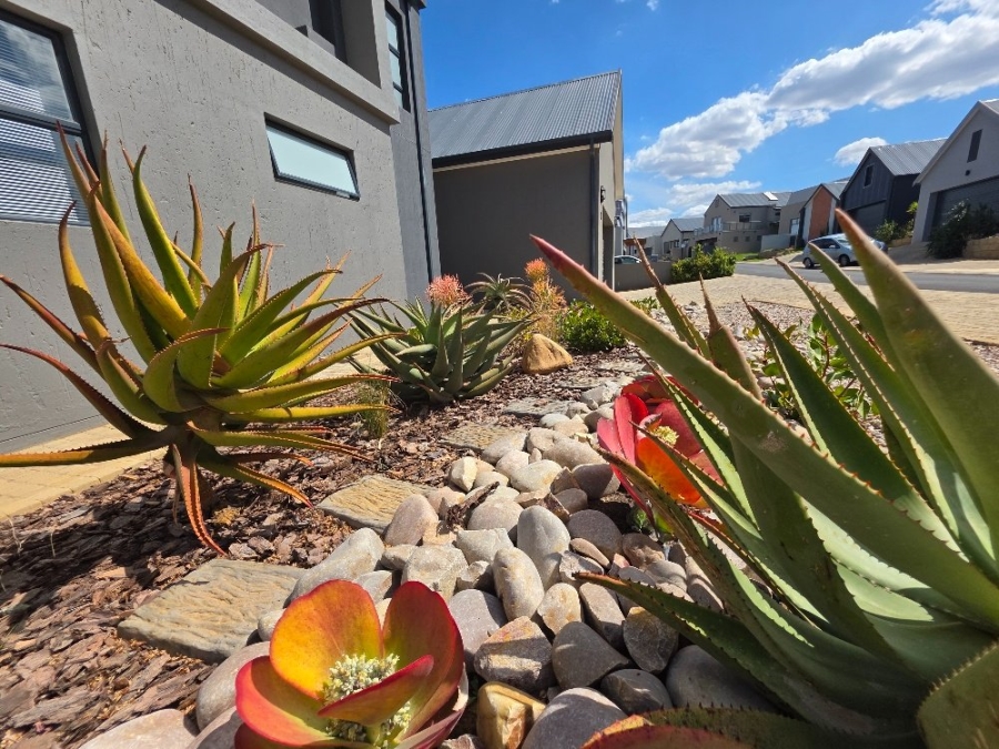 2 Bedroom Property for Sale in Outeniquasbosch Western Cape